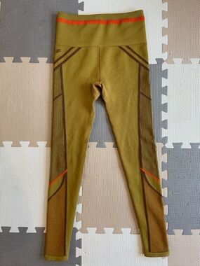 Olive Green Seamless Athletic Leggings with Orange Accents